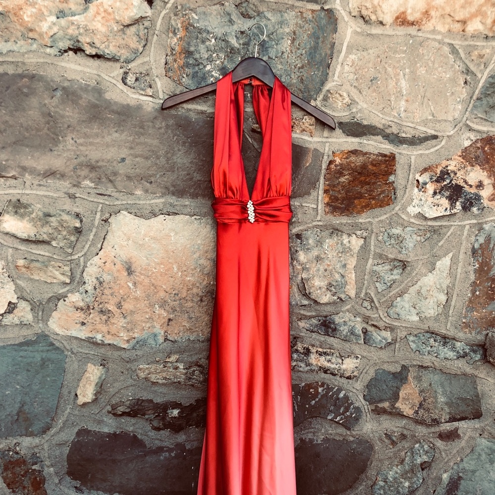 Elegant Red Halter Prom Dress with Rhinestone Waist